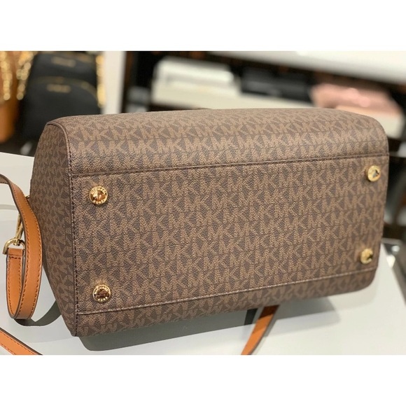 Michael kors Hayes duffle bag with matching wallet - Picture 5 of 8